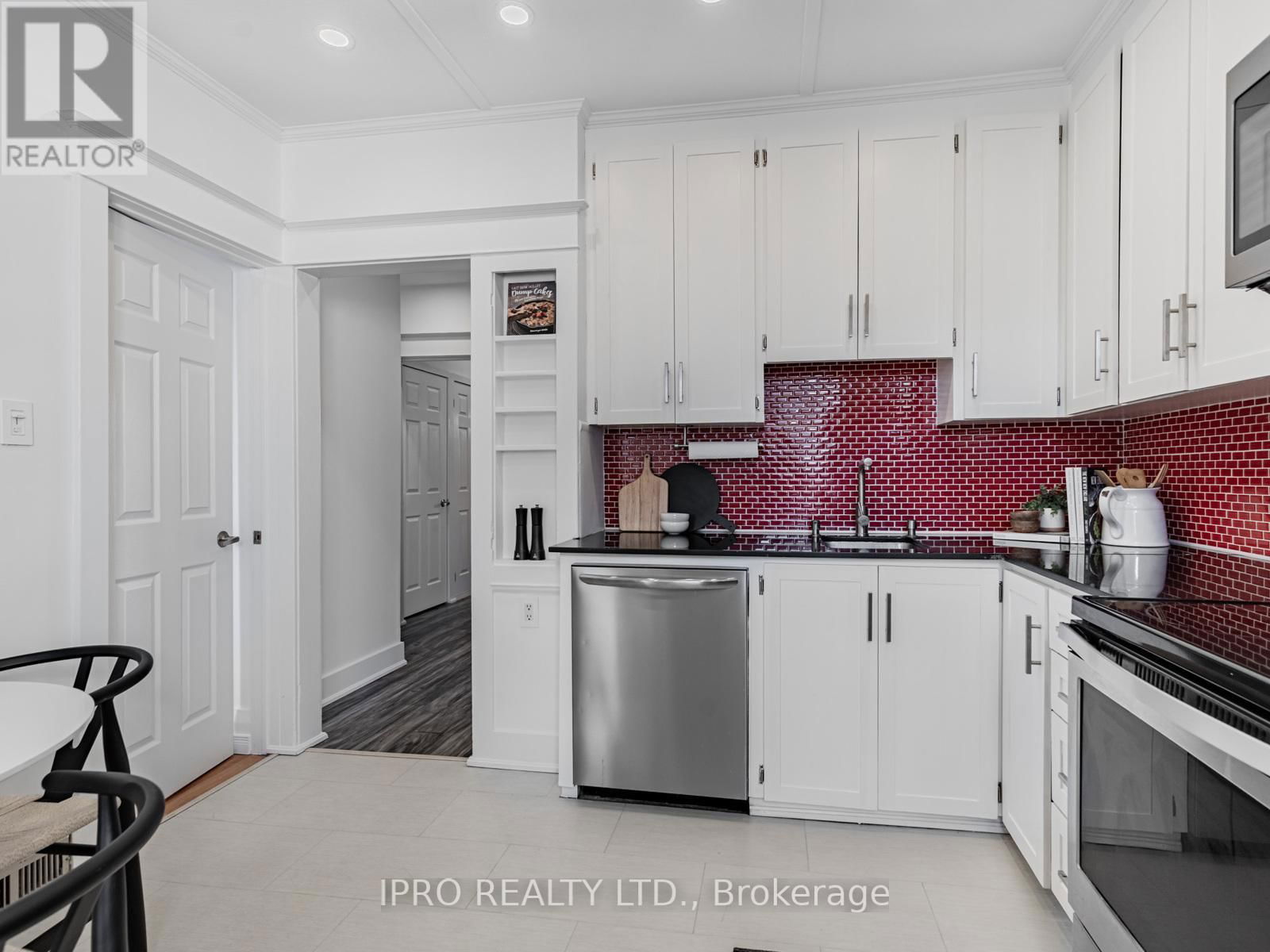 5 THYRA AVENUE Image 8