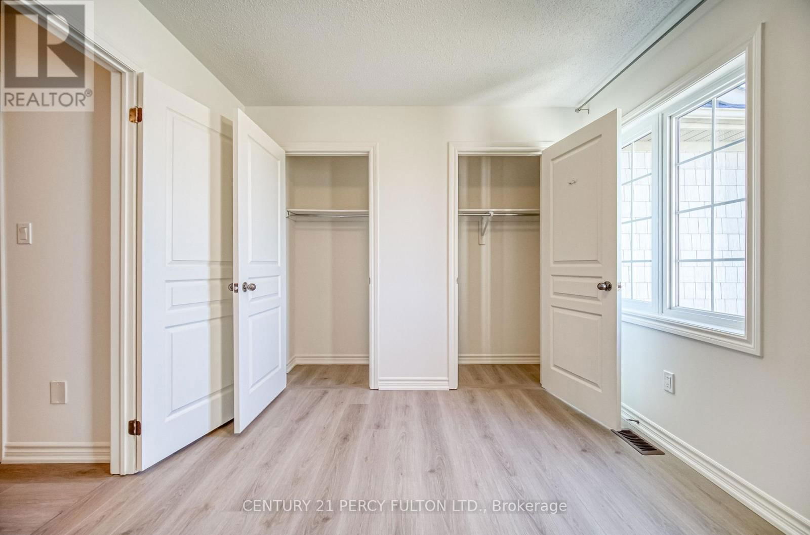 8 BENJAMIN WAY Image 10