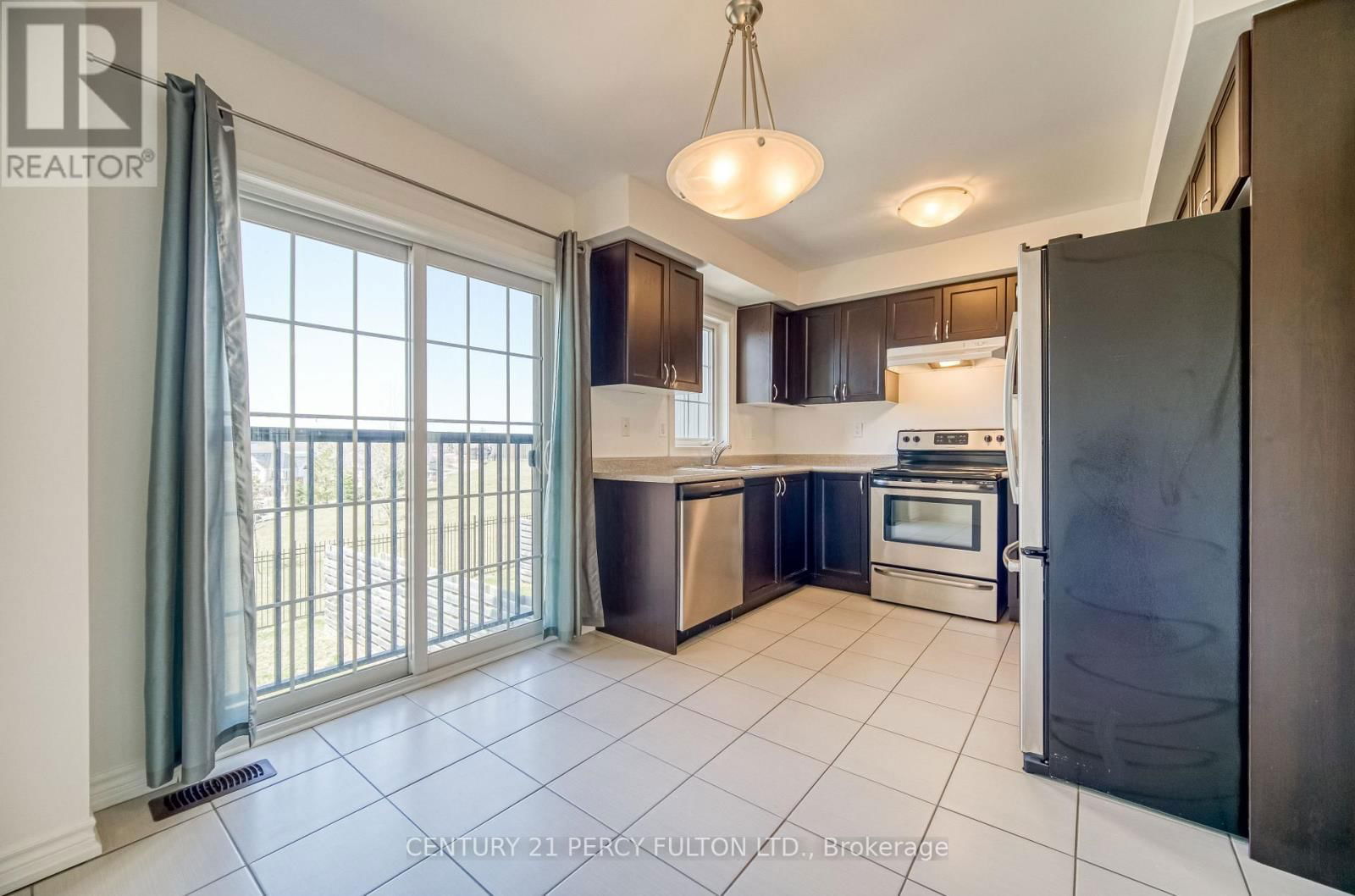 8 BENJAMIN WAY Image 6