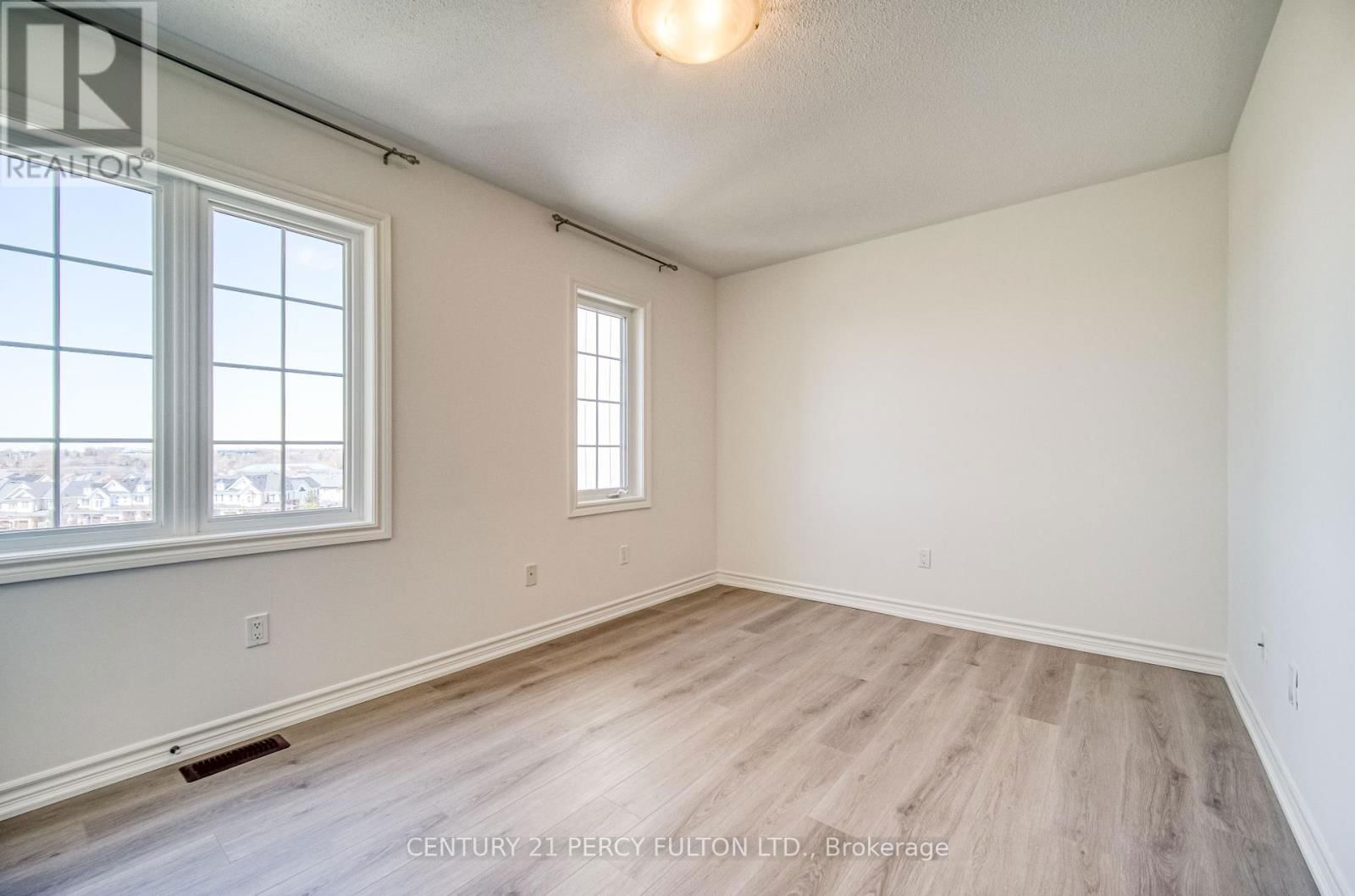 8 BENJAMIN WAY Image 8