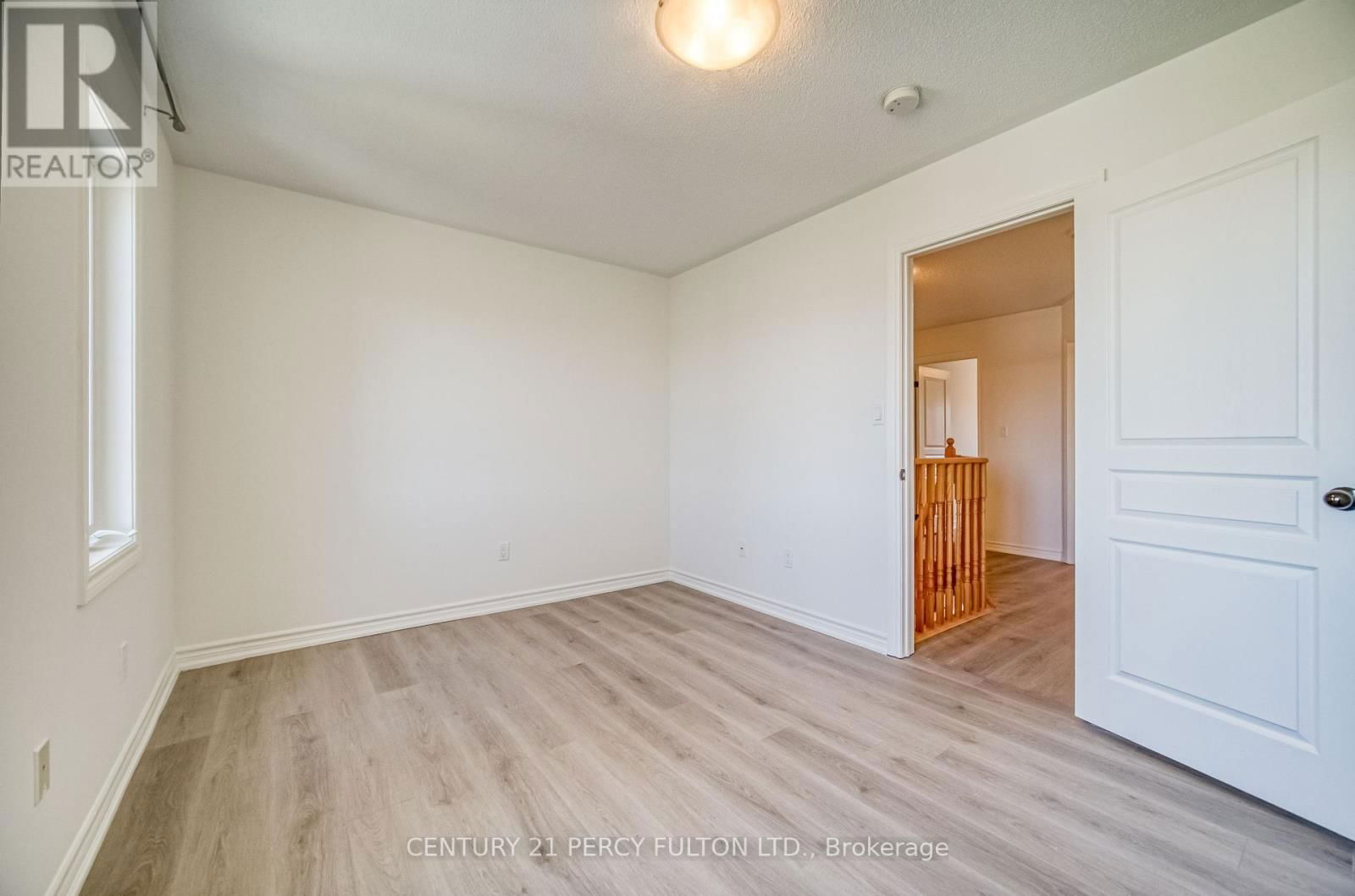 8 BENJAMIN WAY Image 9