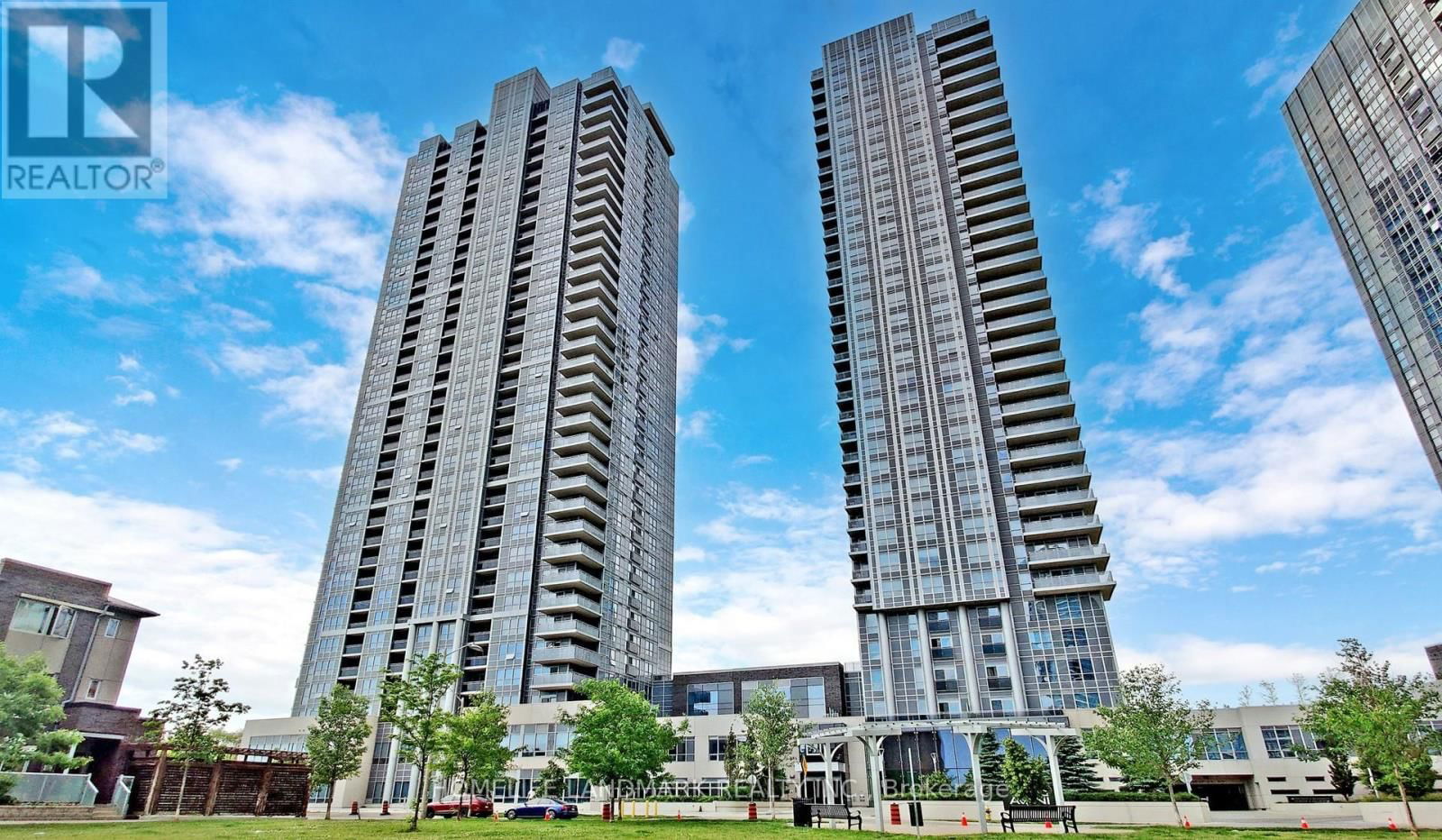 1515 - 275 VILLAGE GREEN SQUARE Image 1