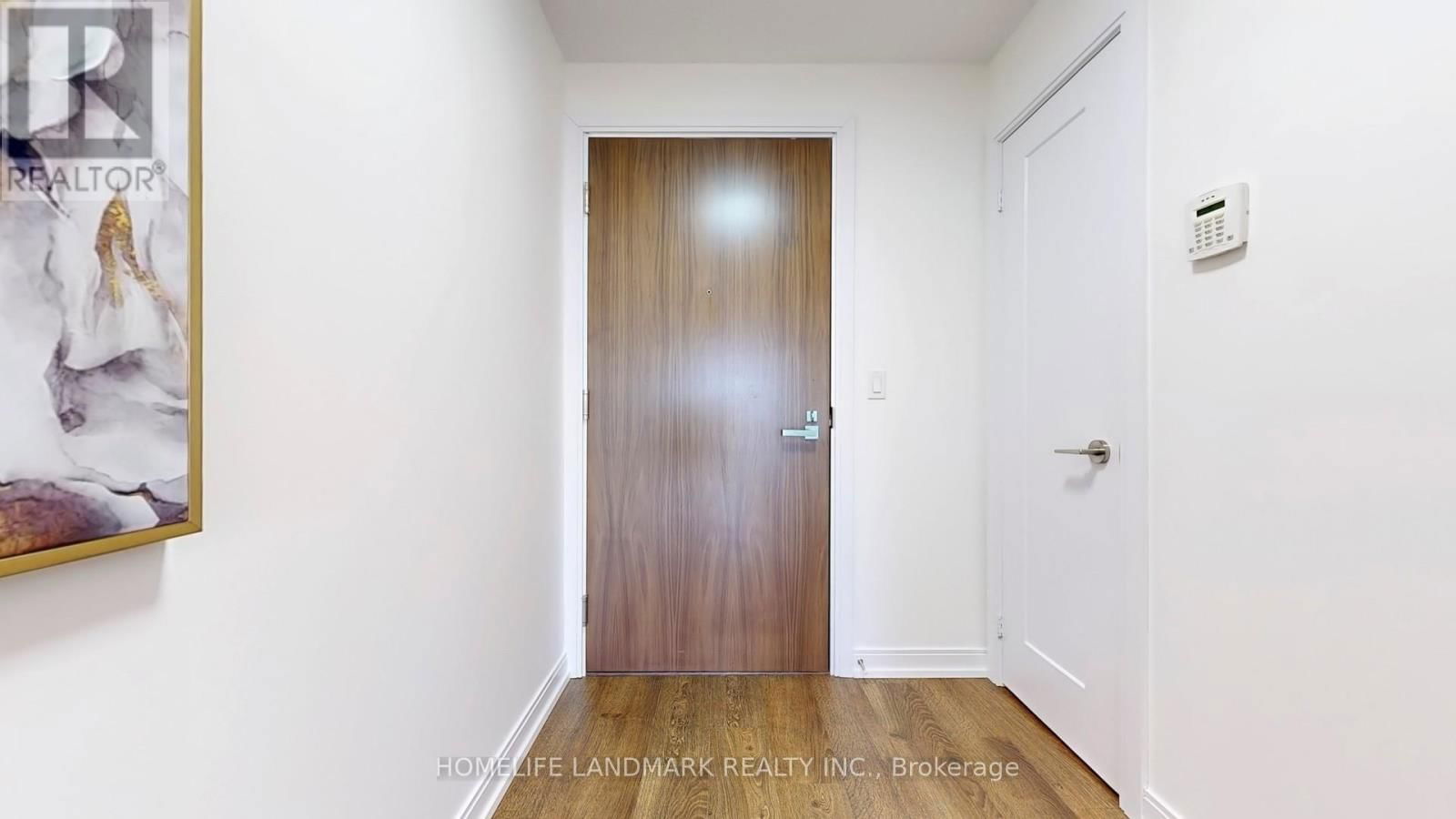 1515 - 275 VILLAGE GREEN SQUARE Image 33