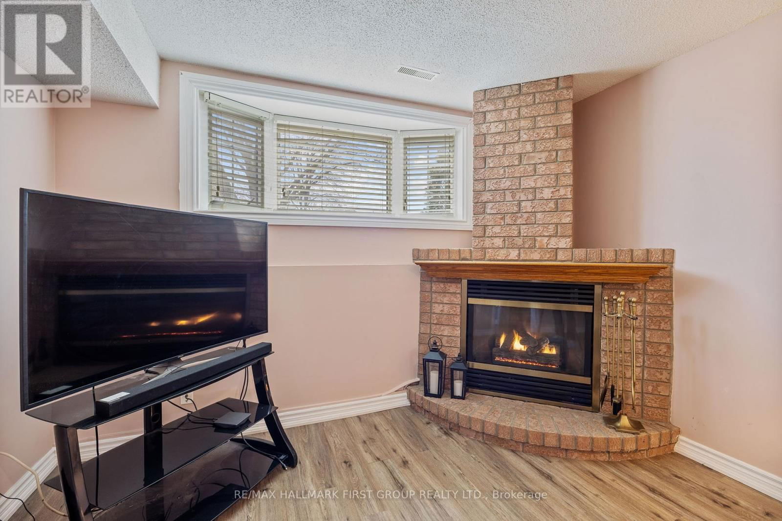 676 FROBISHER COURT Image 31