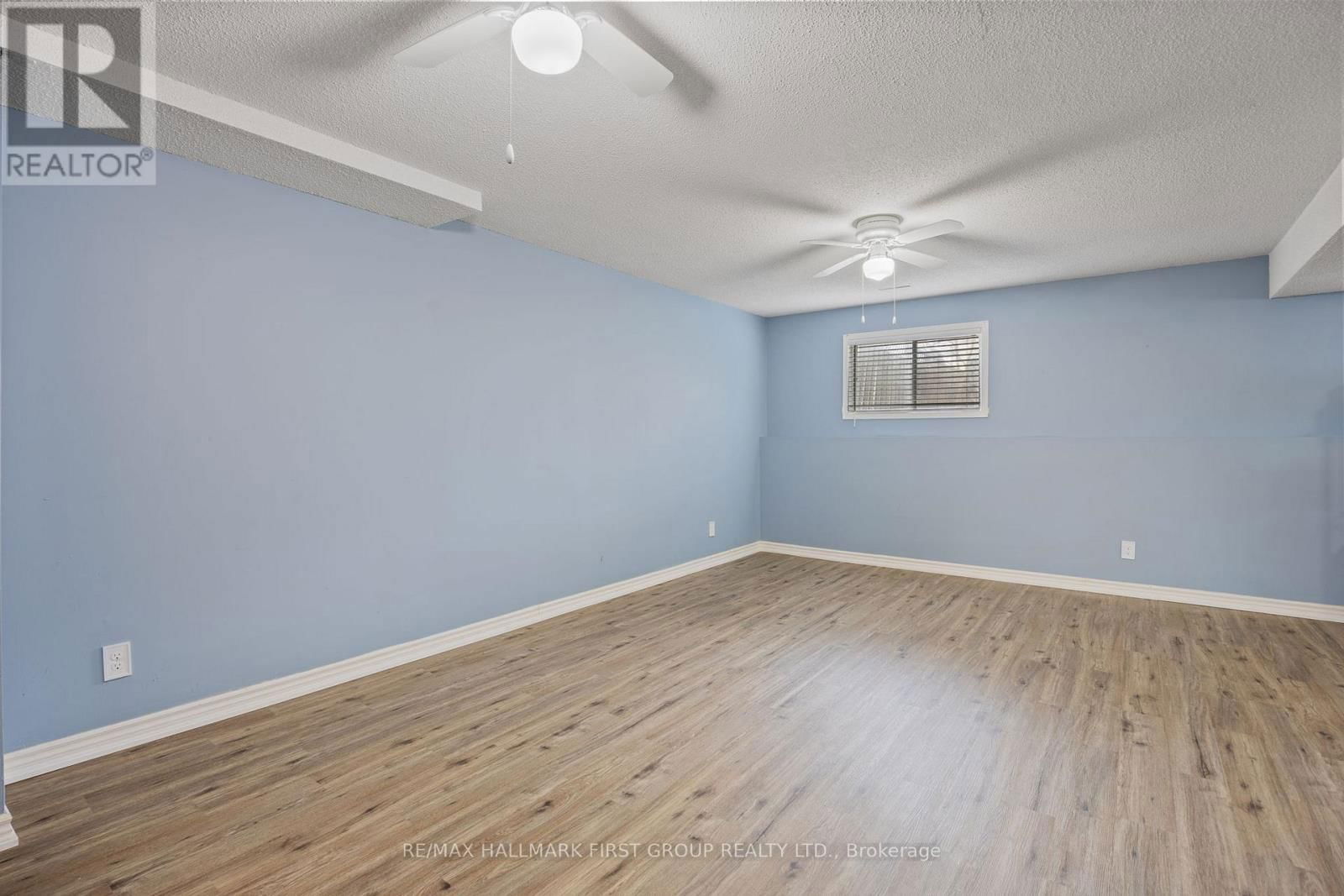 676 FROBISHER COURT Image 33