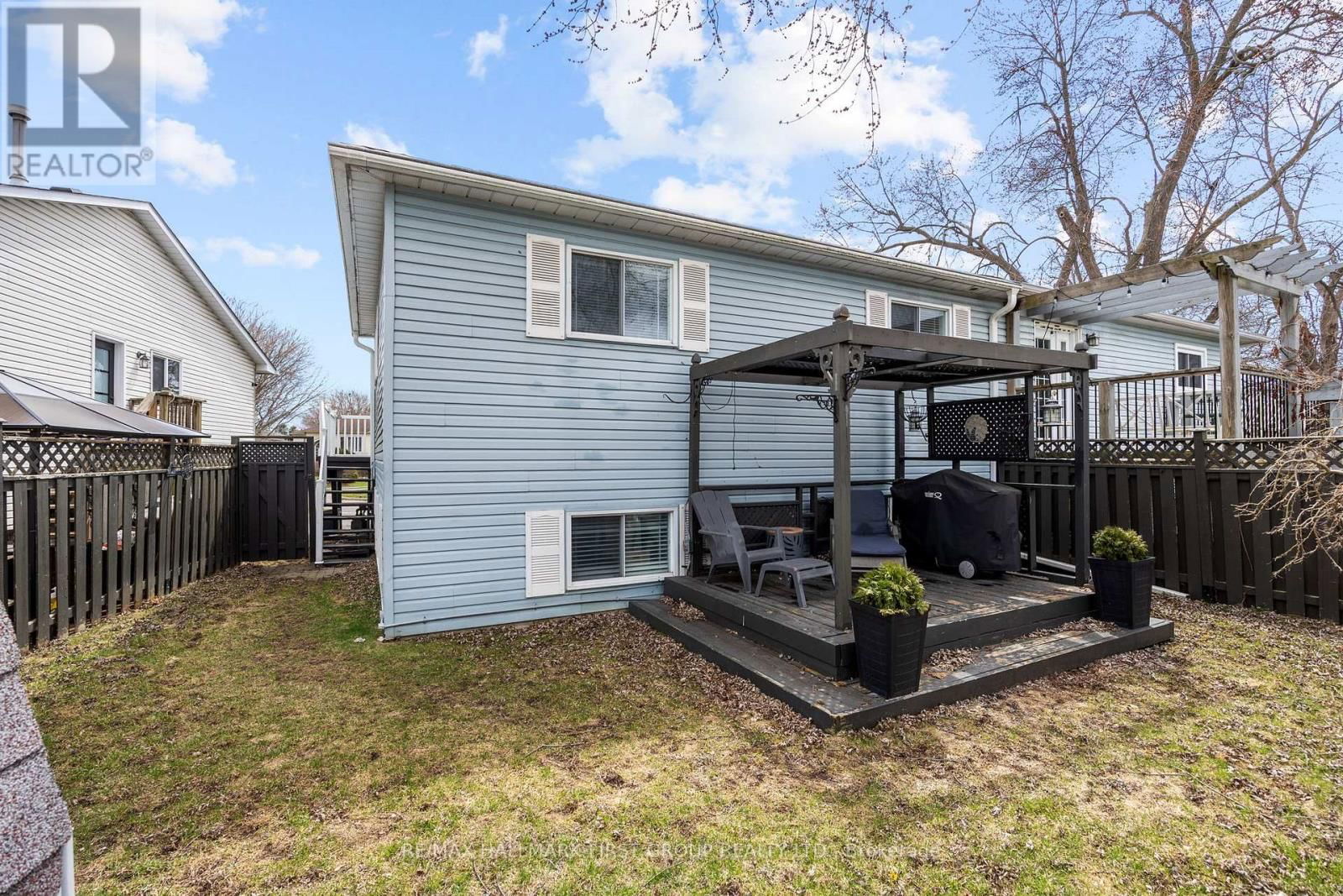 676 FROBISHER COURT Image 39
