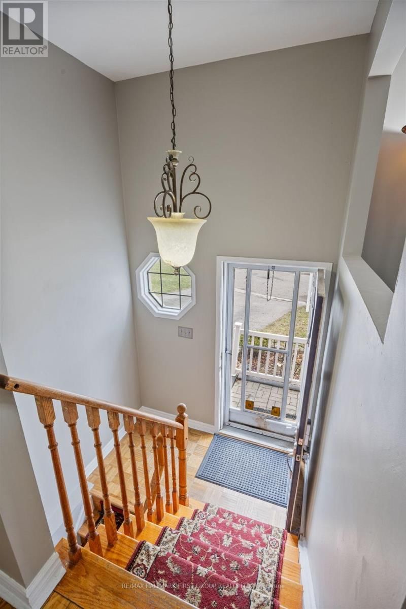 676 FROBISHER COURT Image 6