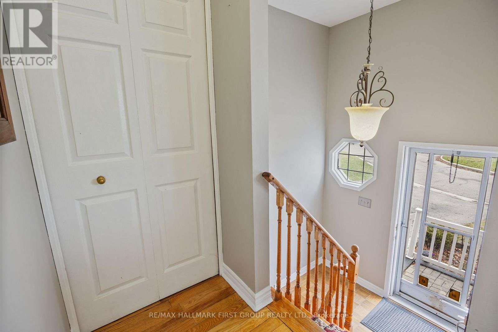 676 FROBISHER COURT Image 7