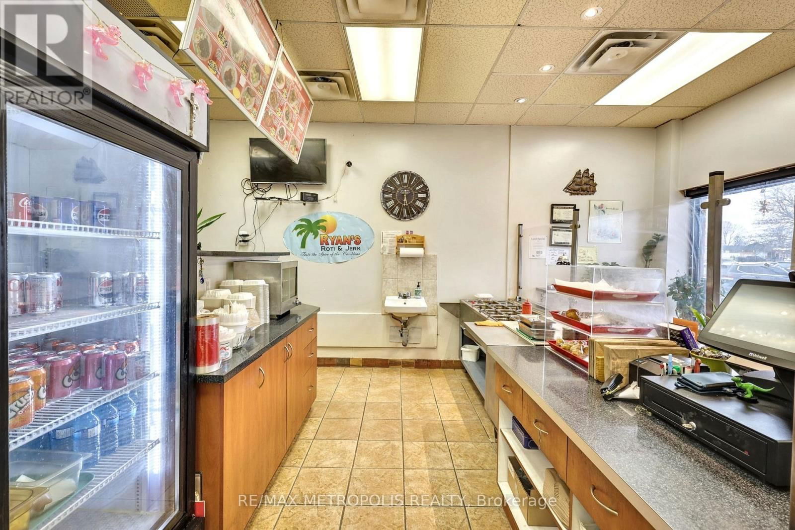 F5 - 1051 SIMCOE STREET NORTH Image 10