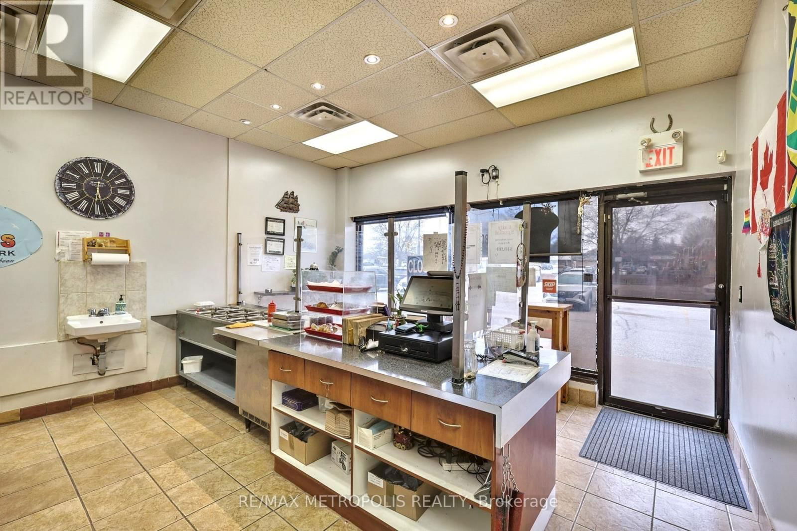 F5 - 1051 SIMCOE STREET NORTH Image 11