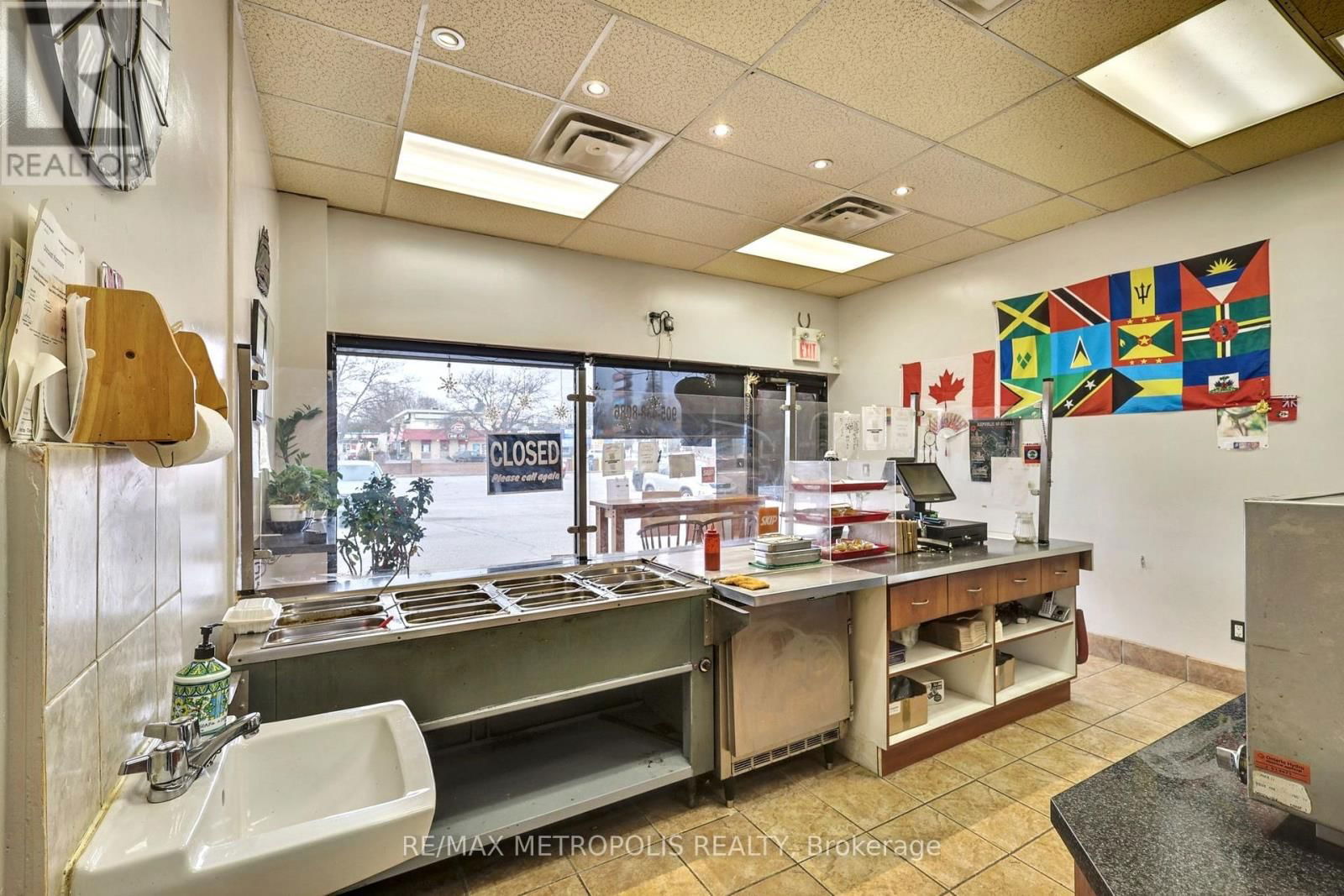 F5 - 1051 SIMCOE STREET NORTH Image 12