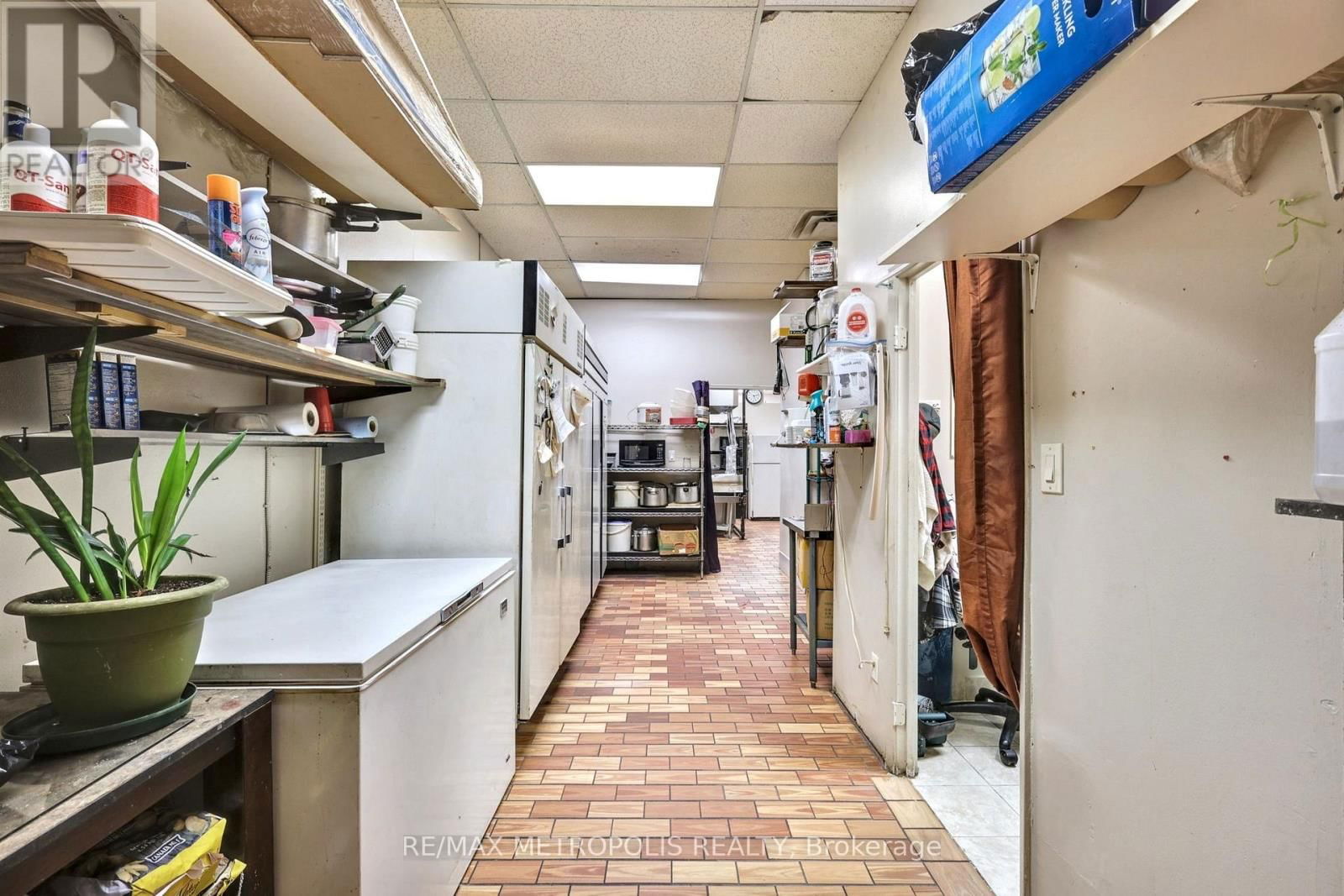 F5 - 1051 SIMCOE STREET NORTH Image 21