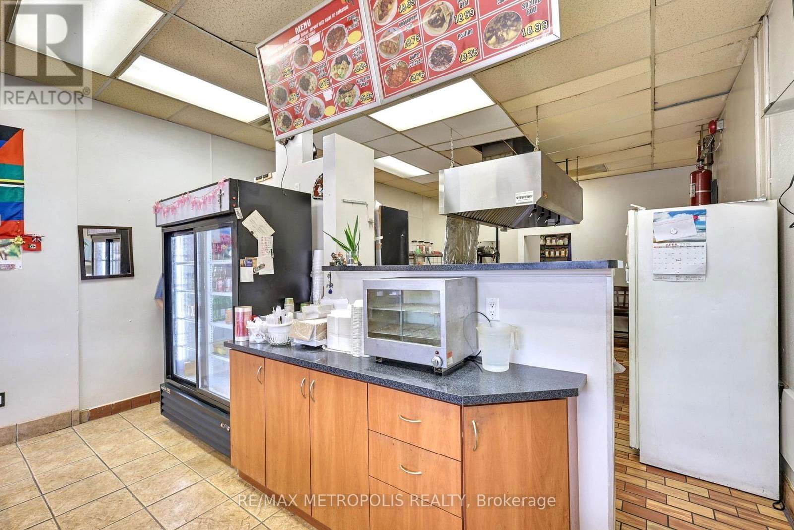 F5 - 1051 SIMCOE STREET NORTH Image 6