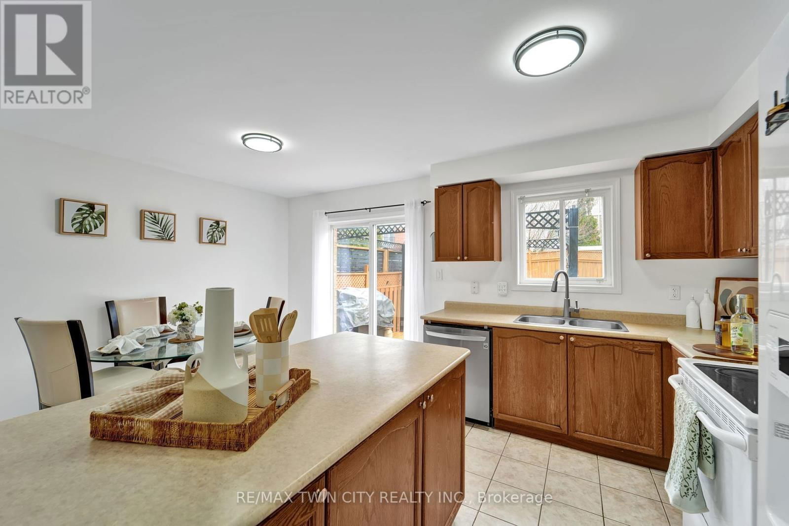 132 KIRKLAND PLACE Image 10