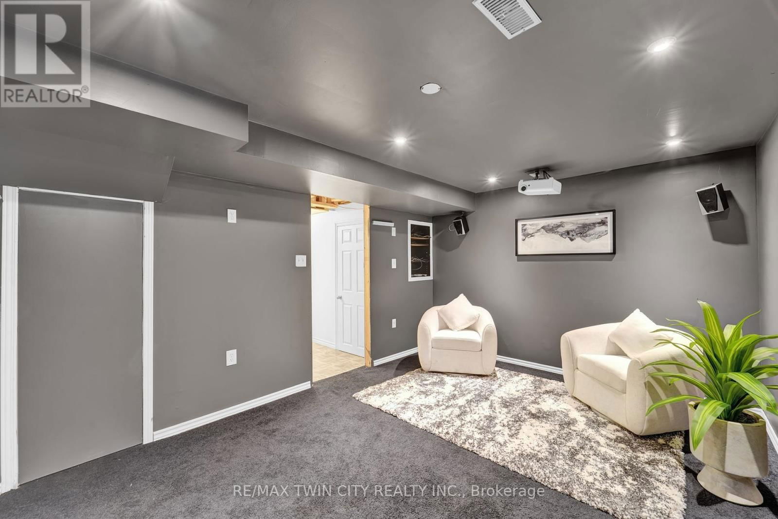 132 KIRKLAND PLACE Image 19