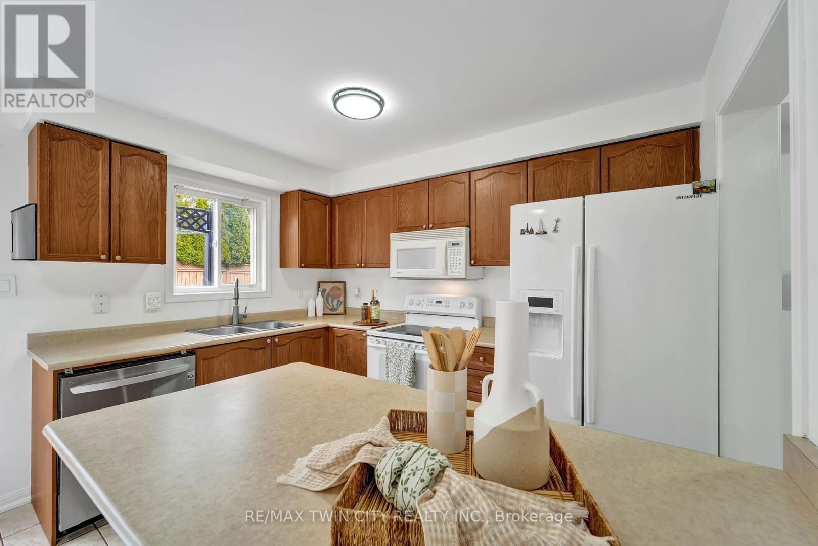 132 KIRKLAND PLACE Image 7