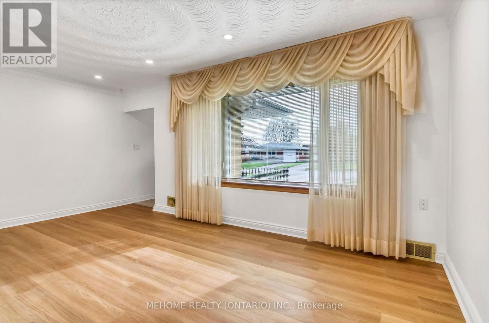 115 HARRIS COURT Image 3