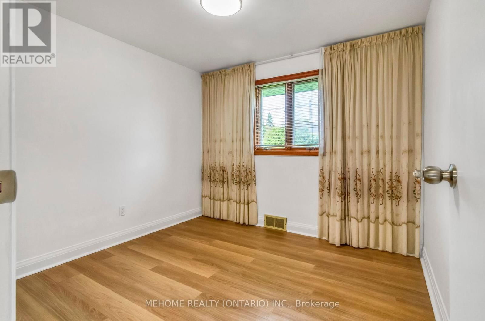 115 HARRIS COURT Image 4
