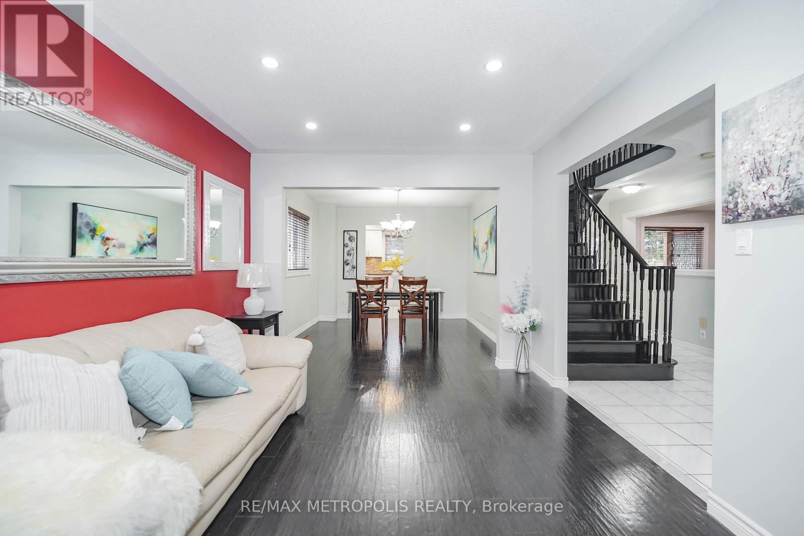 60 IRWIN DRIVE Image 11