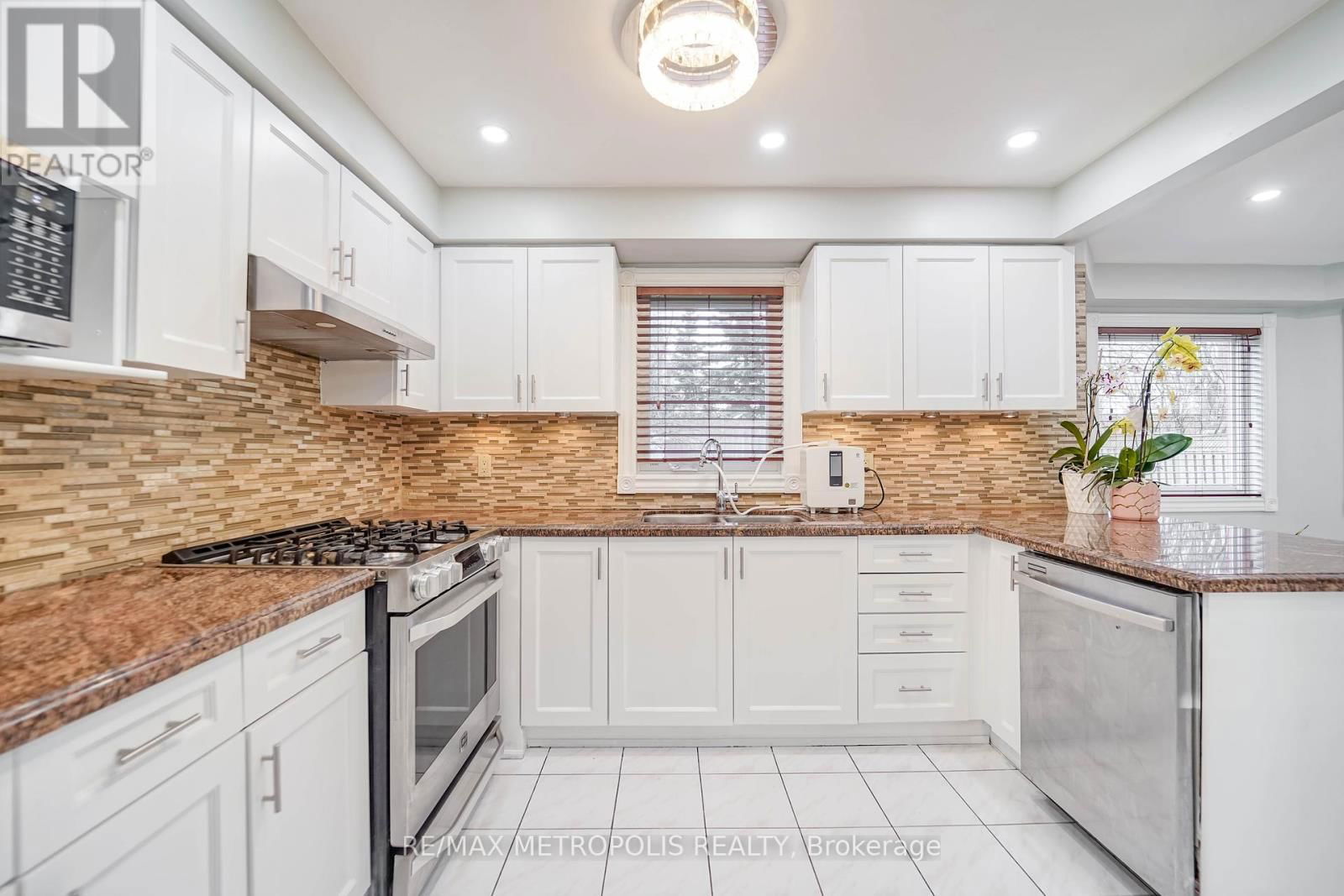 60 IRWIN DRIVE Image 13