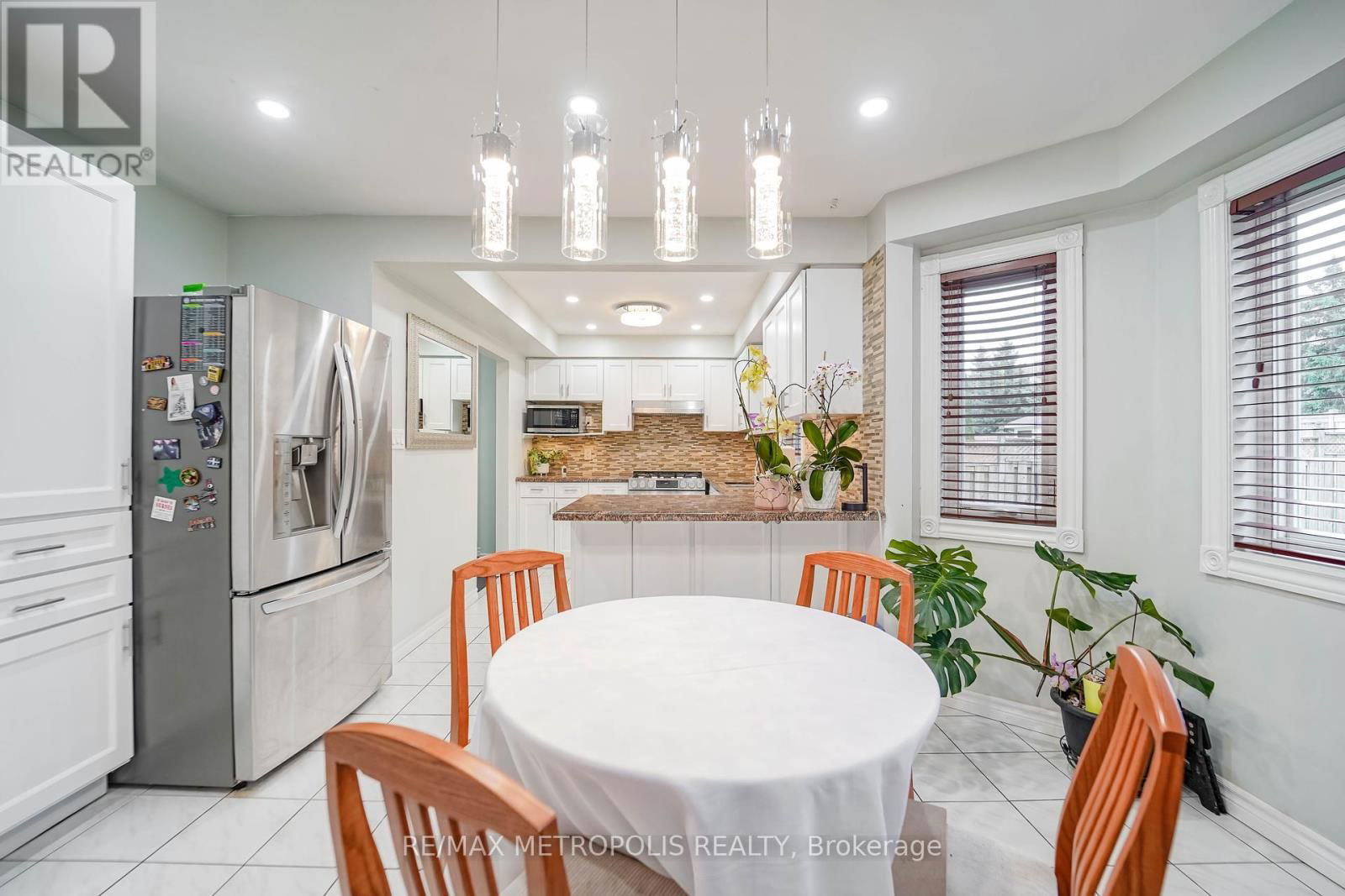 60 IRWIN DRIVE Image 14