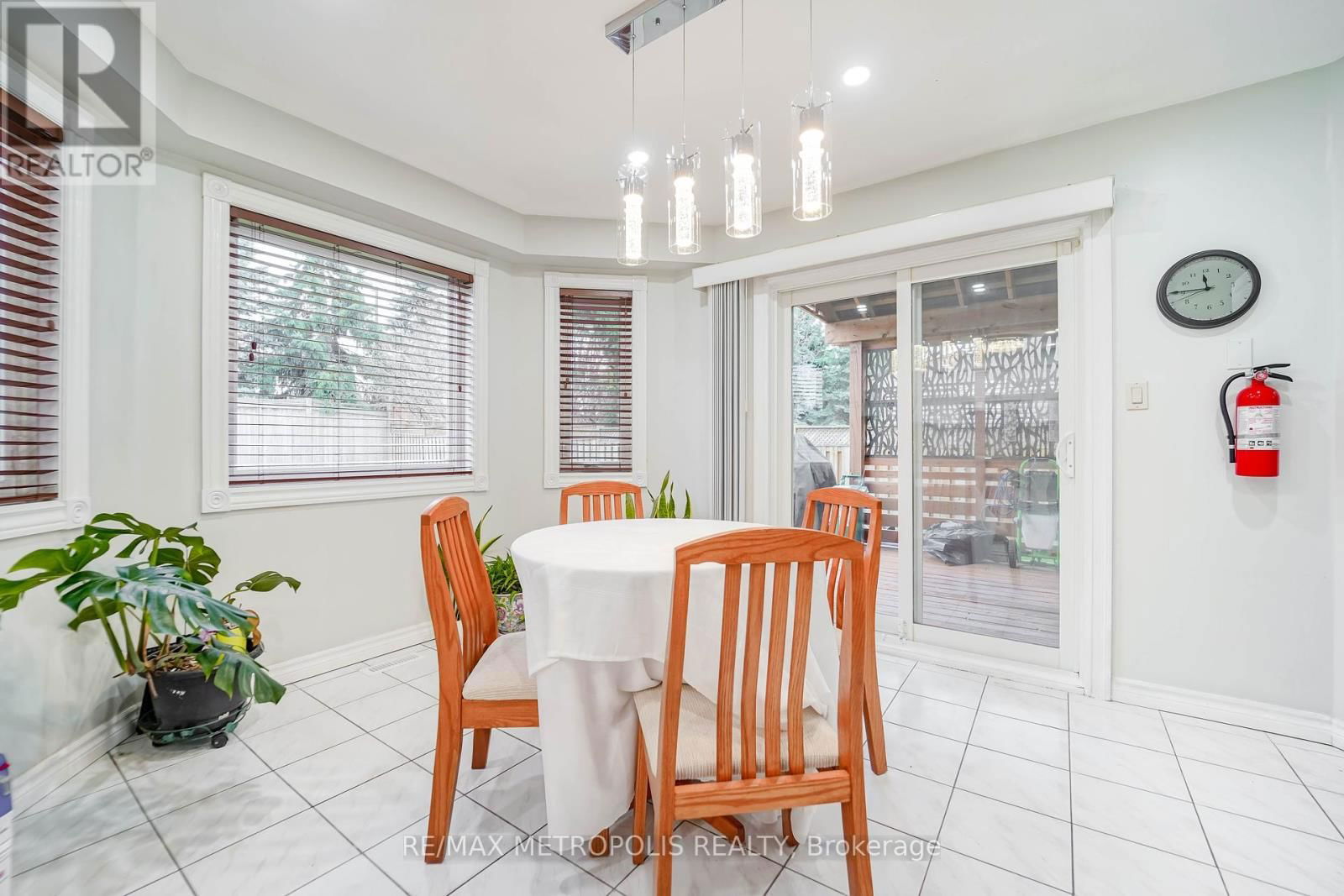 60 IRWIN DRIVE Image 15