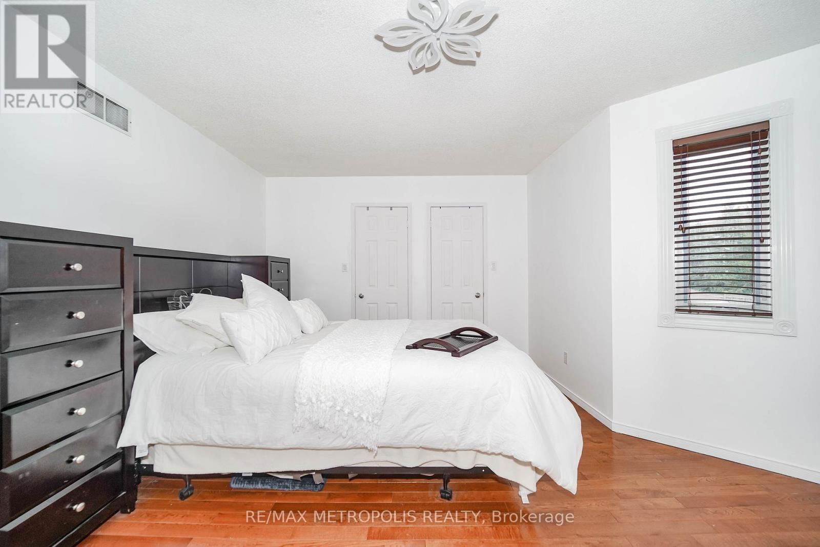 60 IRWIN DRIVE Image 18