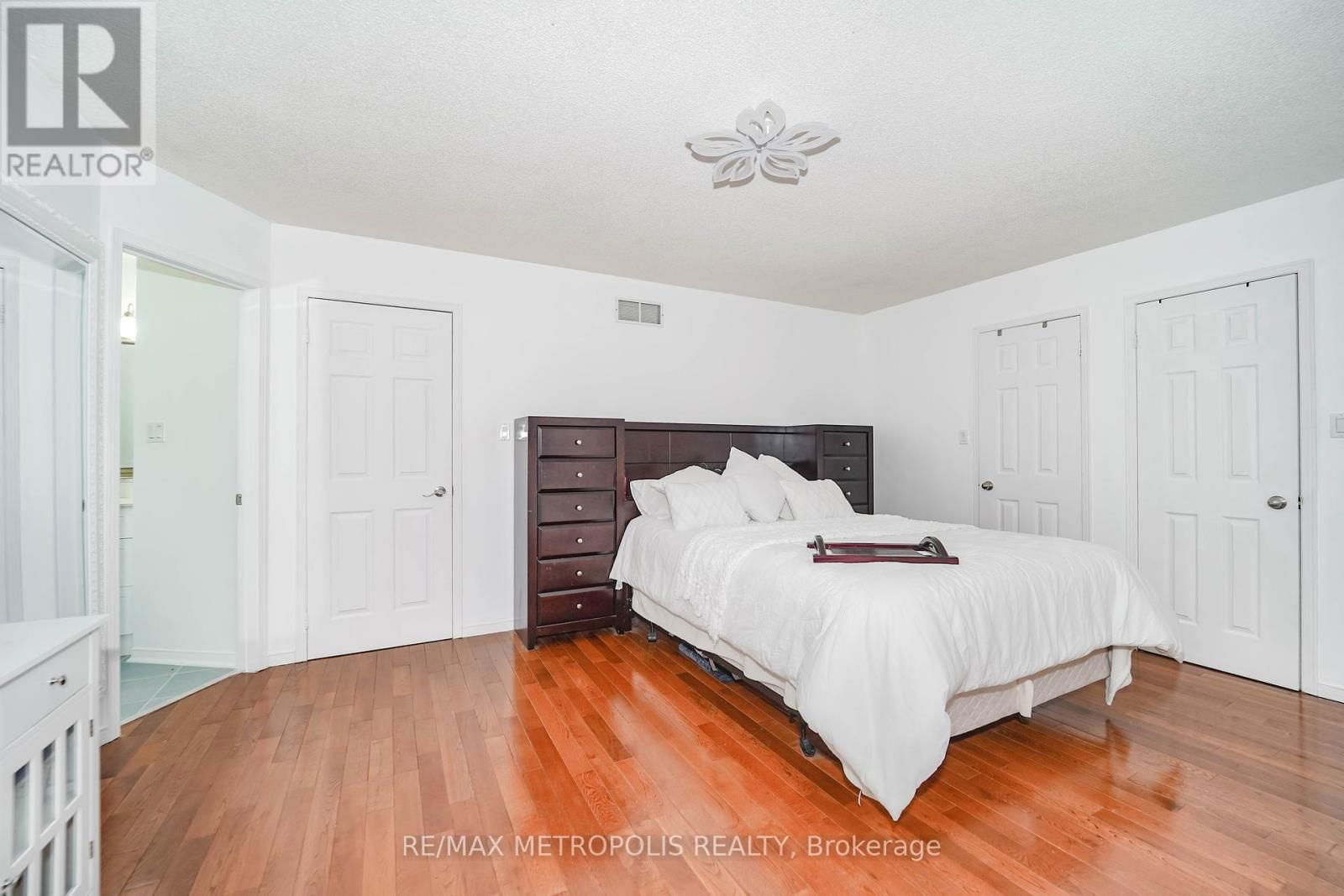 60 IRWIN DRIVE Image 19
