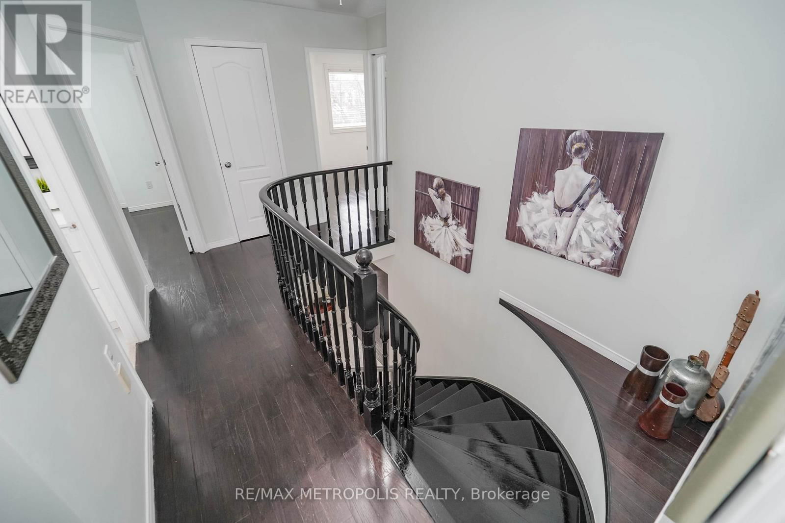 60 IRWIN DRIVE Image 21