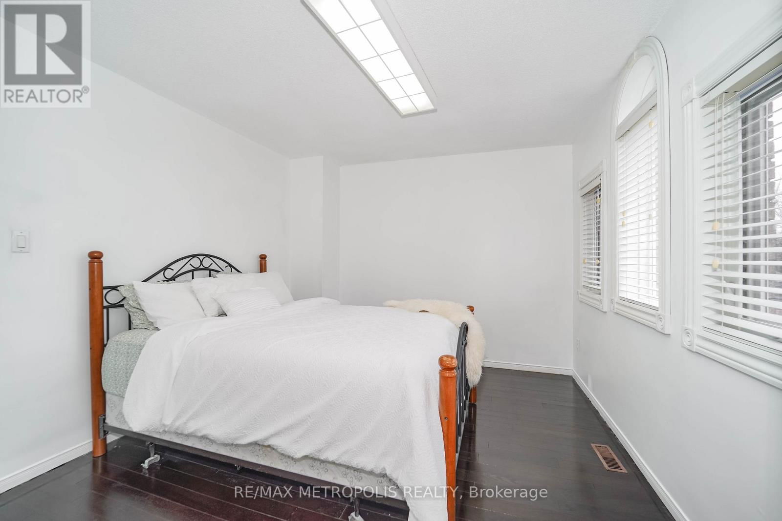 60 IRWIN DRIVE Image 23