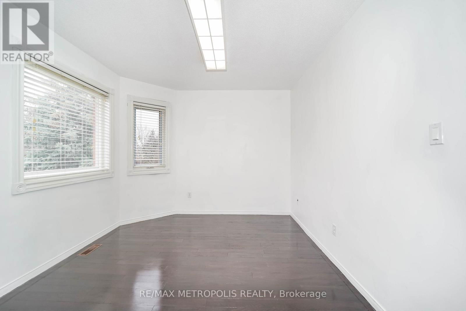 60 IRWIN DRIVE Image 24