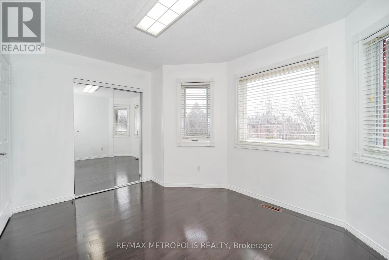 60 IRWIN DRIVE Image 25
