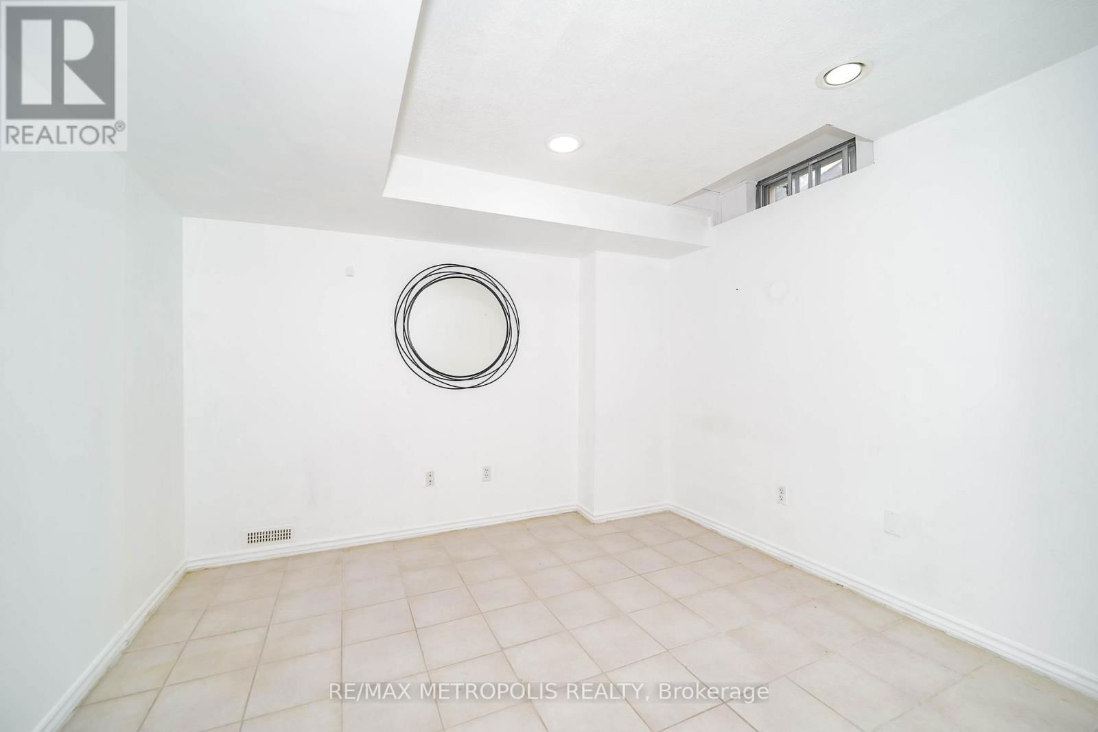 60 IRWIN DRIVE Image 28