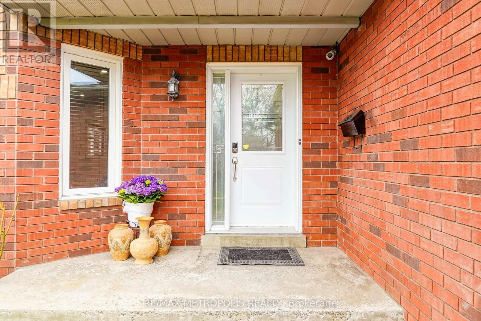 60 IRWIN DRIVE Image 6