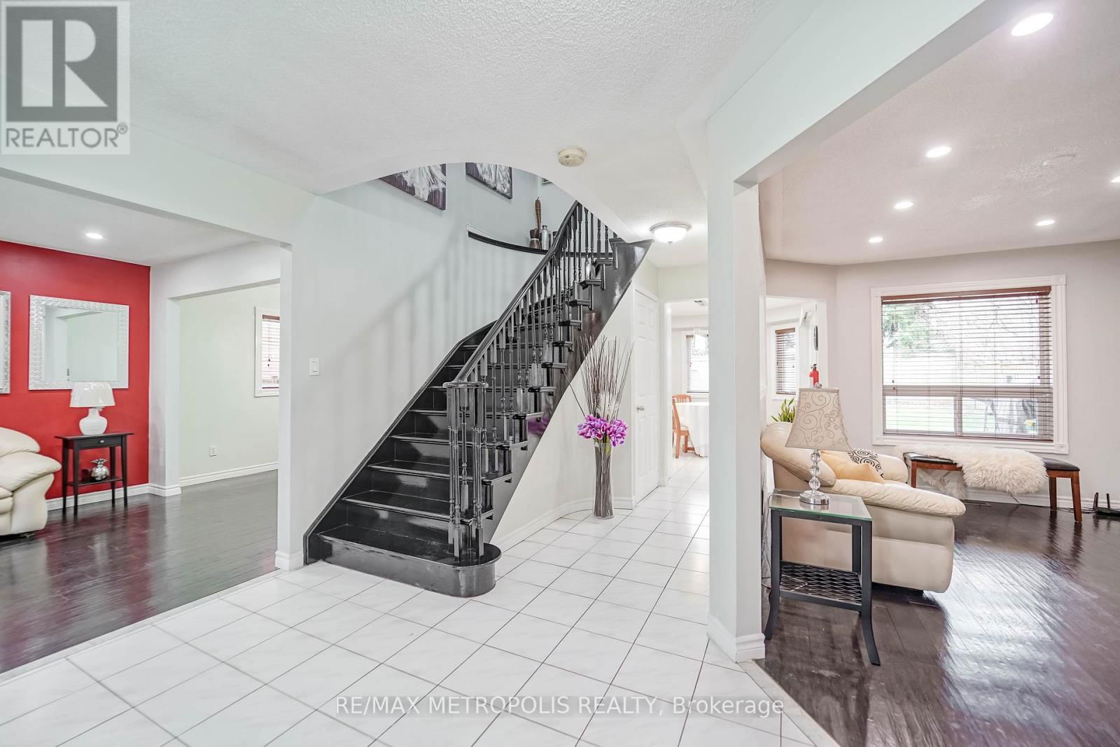 60 IRWIN DRIVE Image 9