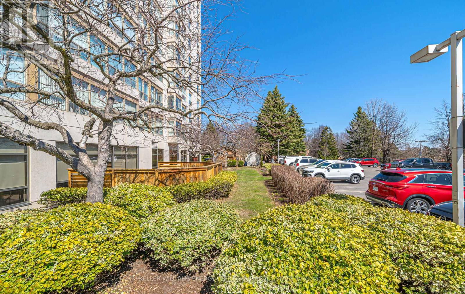 1007 - 712 ROSSLAND ROAD EAST Image 5