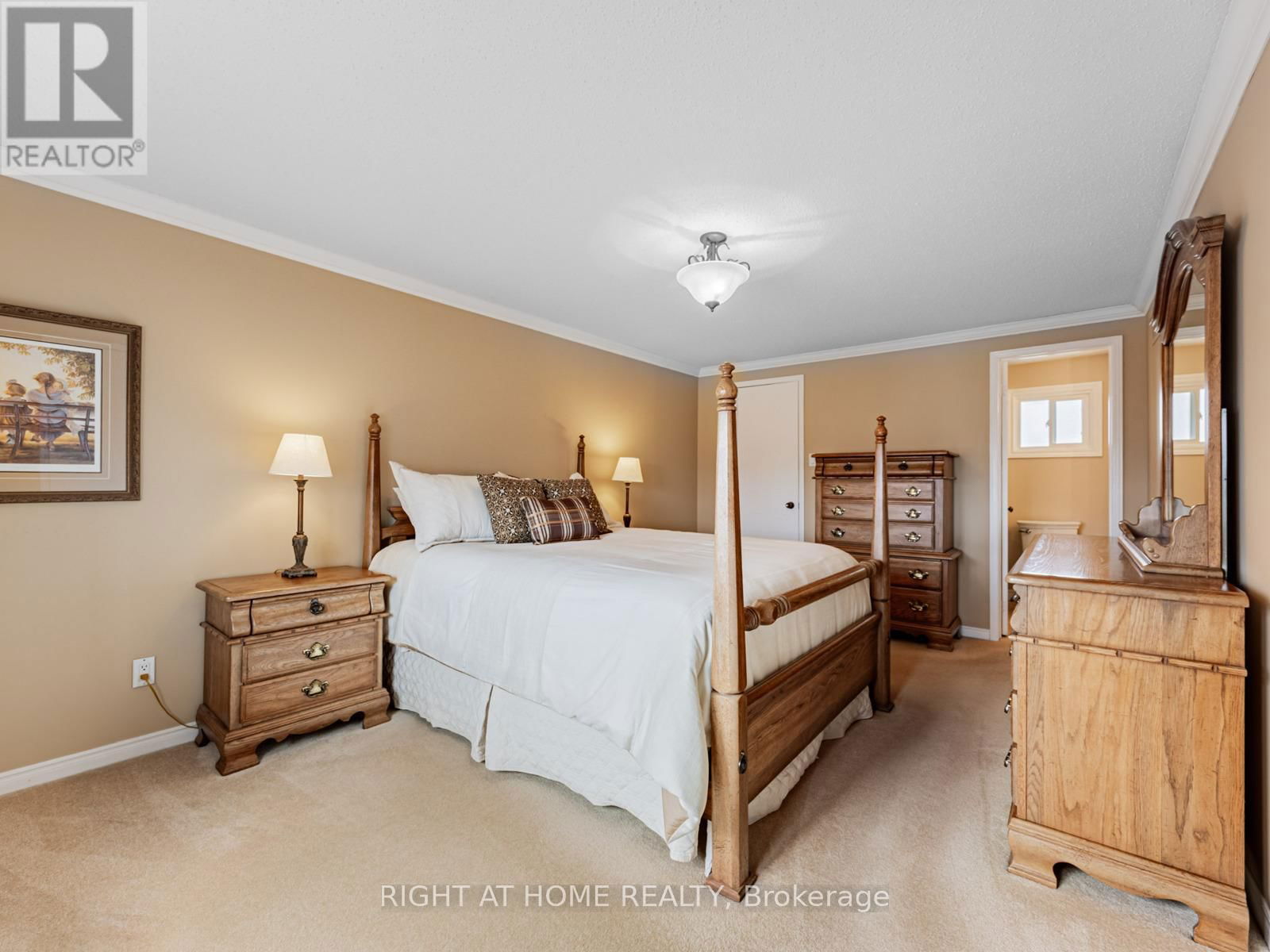 36 LOVE CRESCENT Image 17