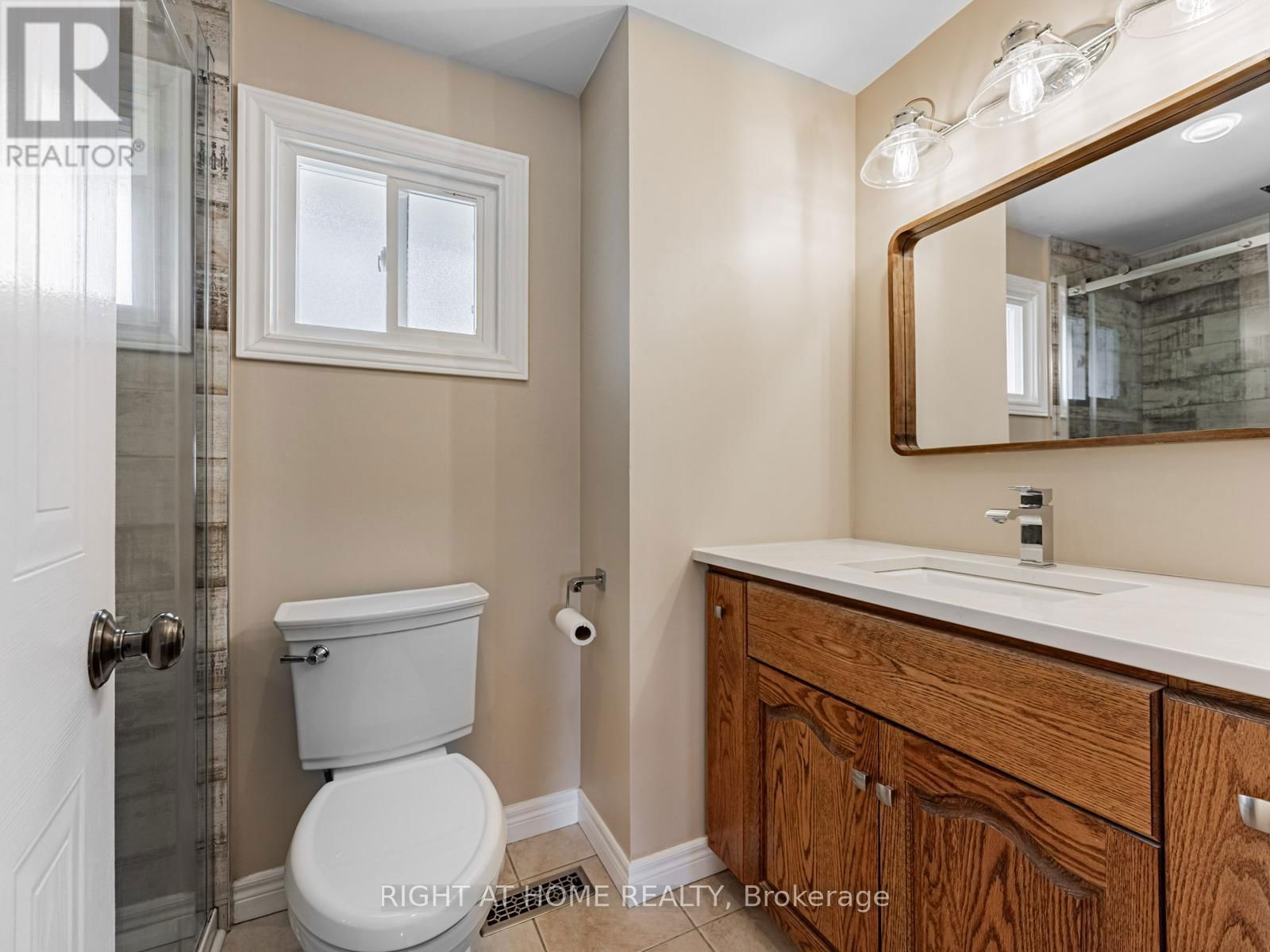 36 LOVE CRESCENT Image 19