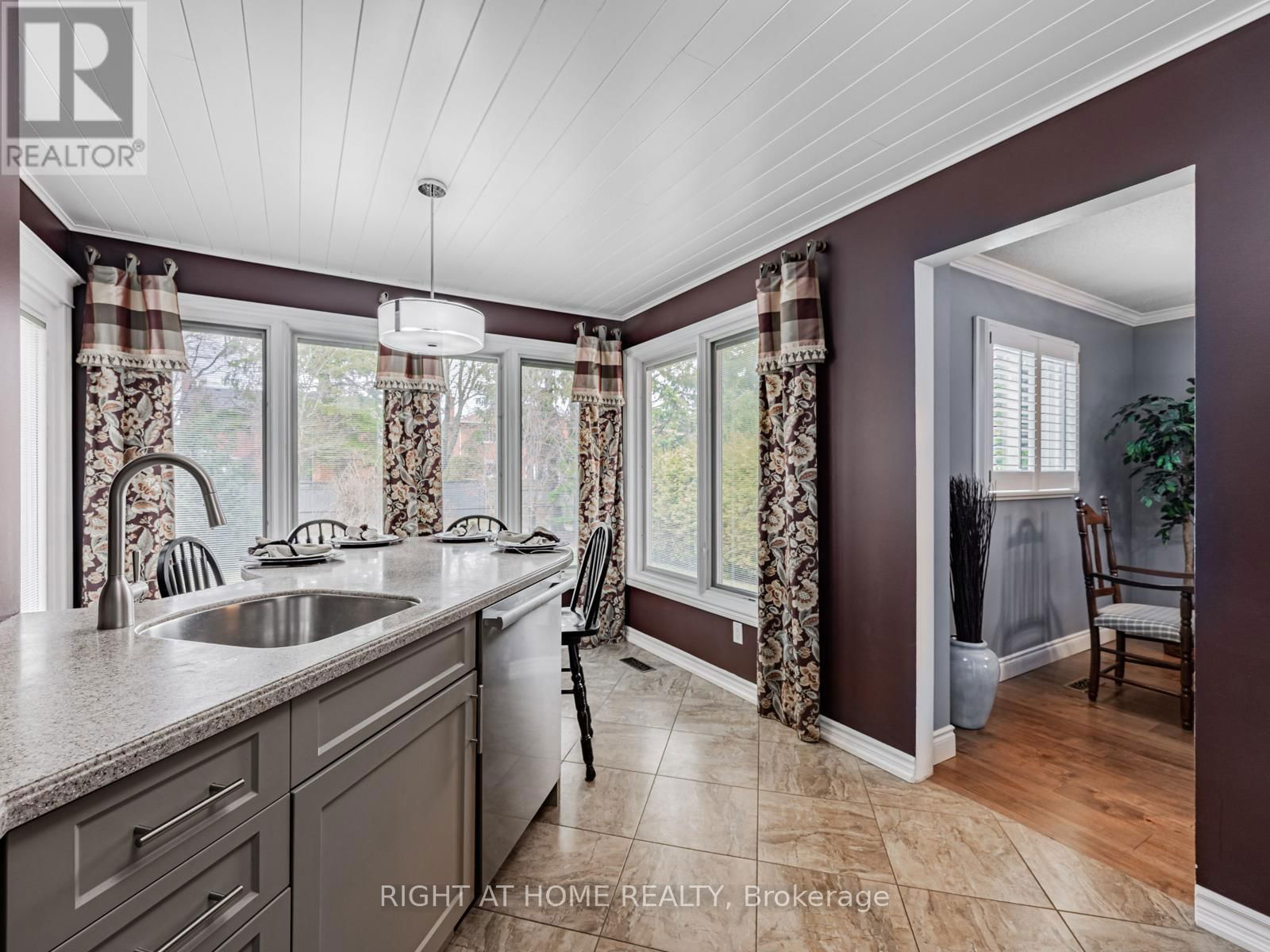 36 LOVE CRESCENT Image 9