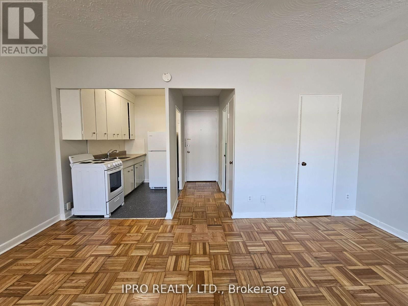101 - 20 COSBURN AVENUE Image 13