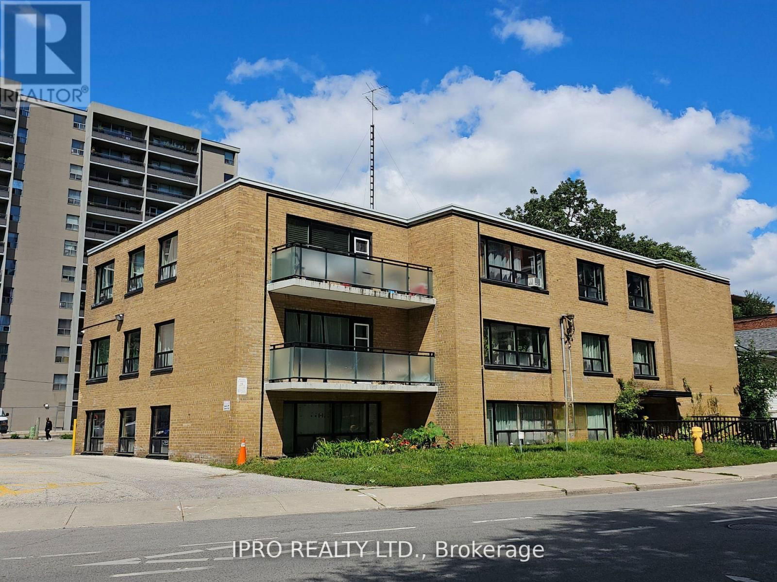 101 - 20 COSBURN AVENUE Image 2