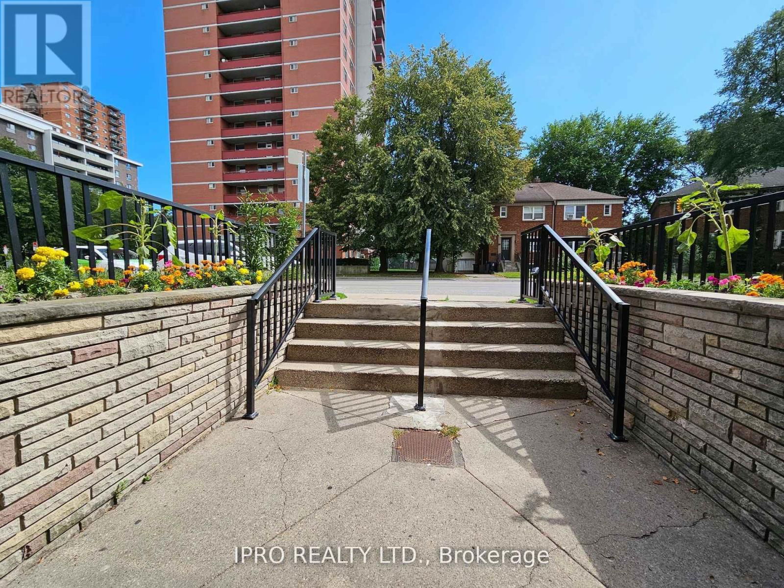101 - 20 COSBURN AVENUE Image 5