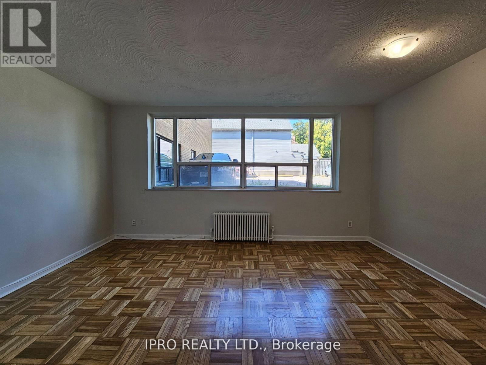 101 - 20 COSBURN AVENUE Image 7