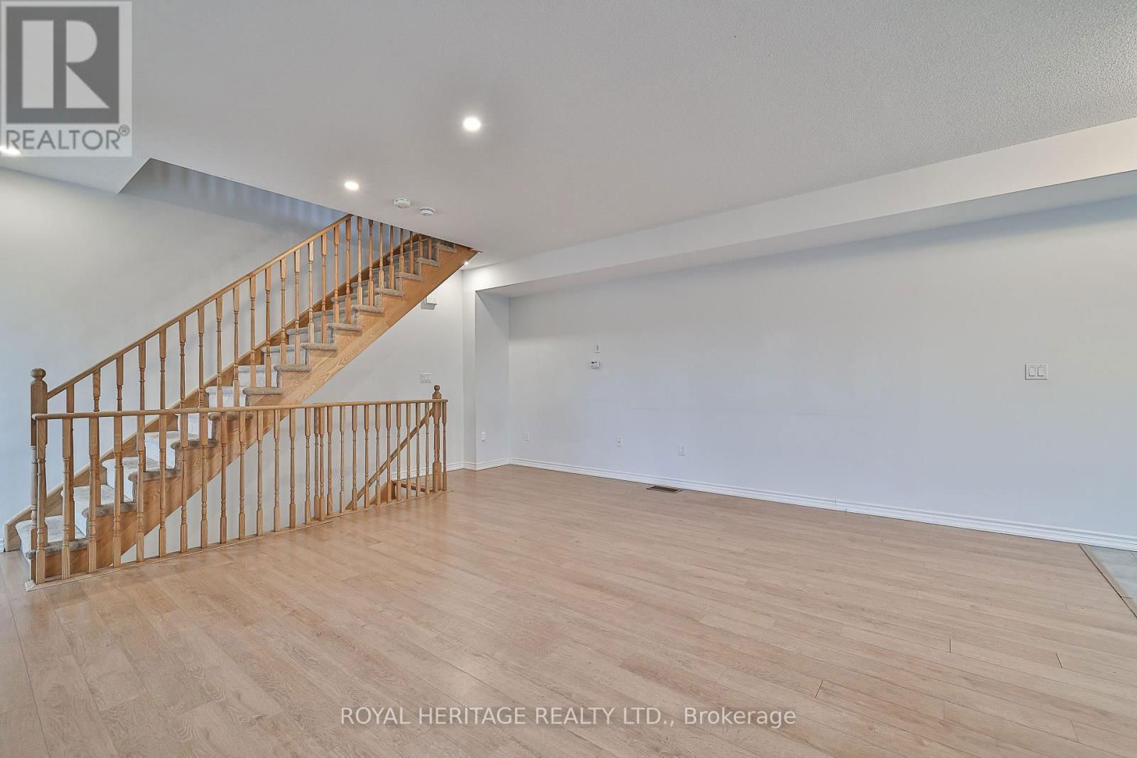 2 DUNSLEY WAY Image 13