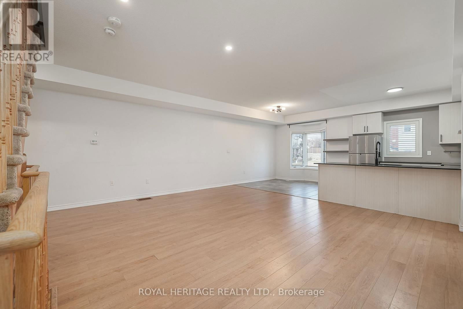 2 DUNSLEY WAY Image 14