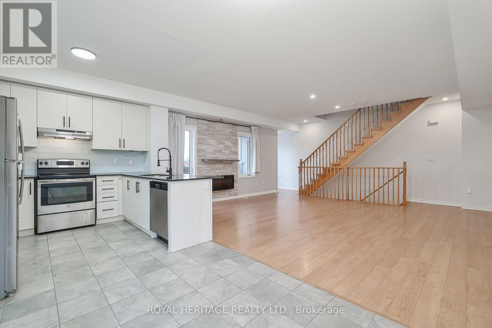 2 DUNSLEY WAY Image 8