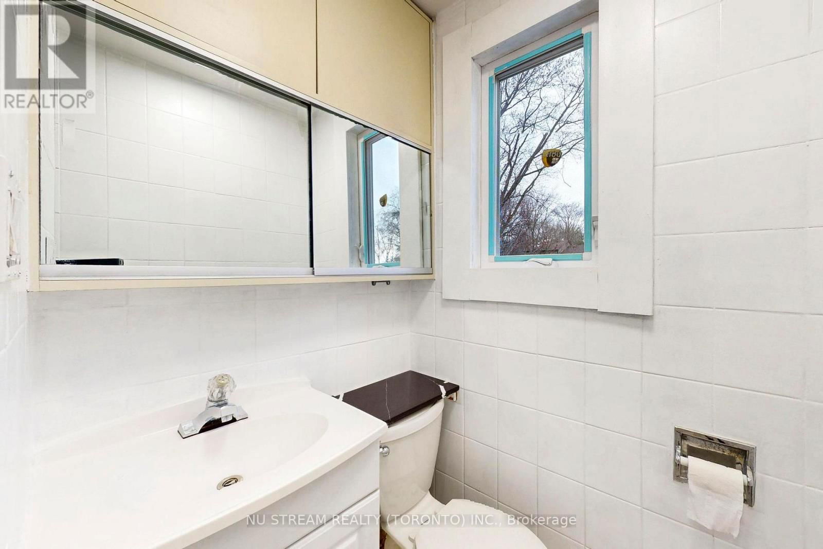 393 JONES AVENUE Image 11