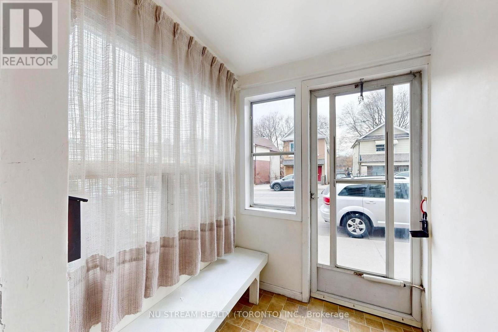 393 JONES AVENUE Image 12