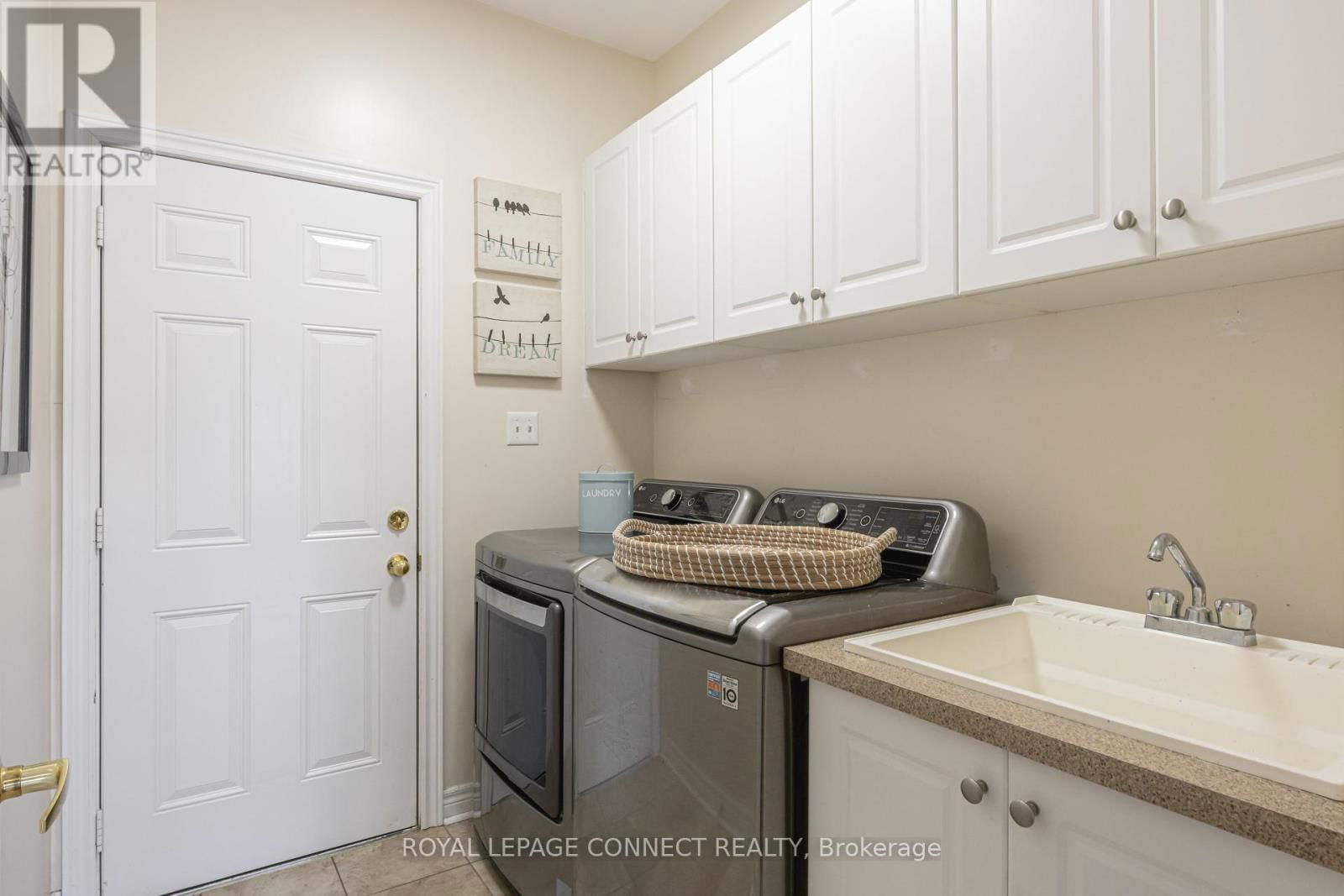 4 BRANTHAVEN COURT Image 32