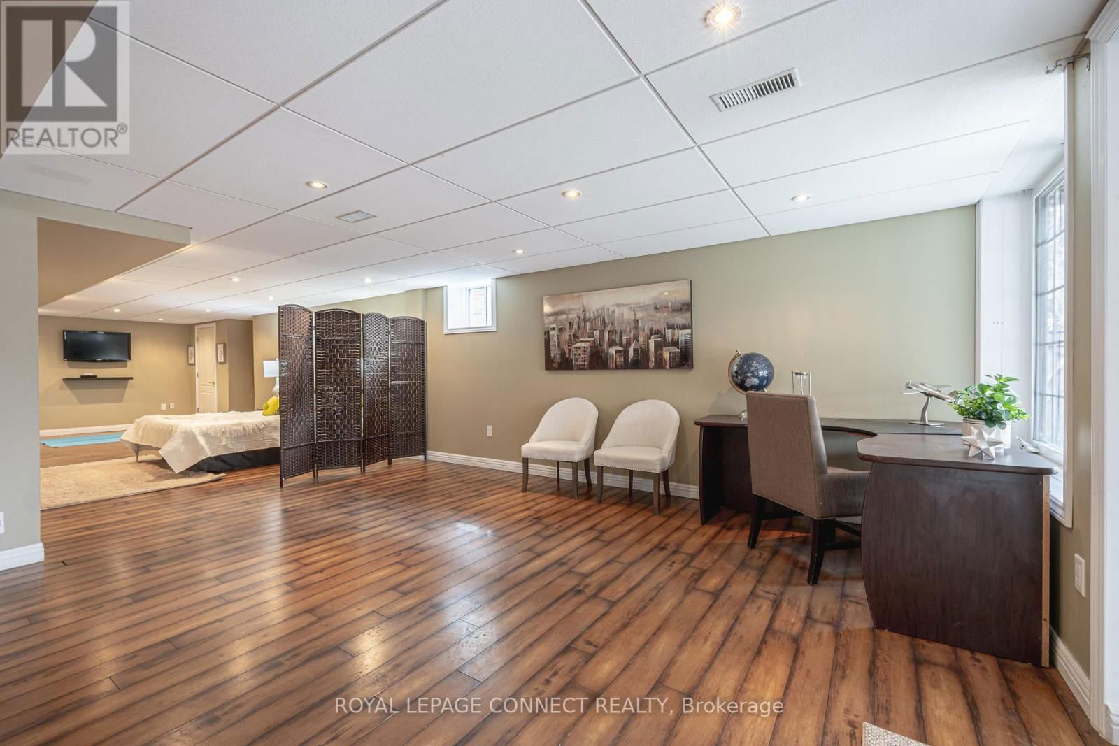 4 BRANTHAVEN COURT Image 36